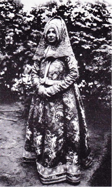 Народный женский костюм (начало 20 века)